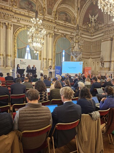 En Aparté – Pour un modèle économique renouvelé au service d’un modèle social